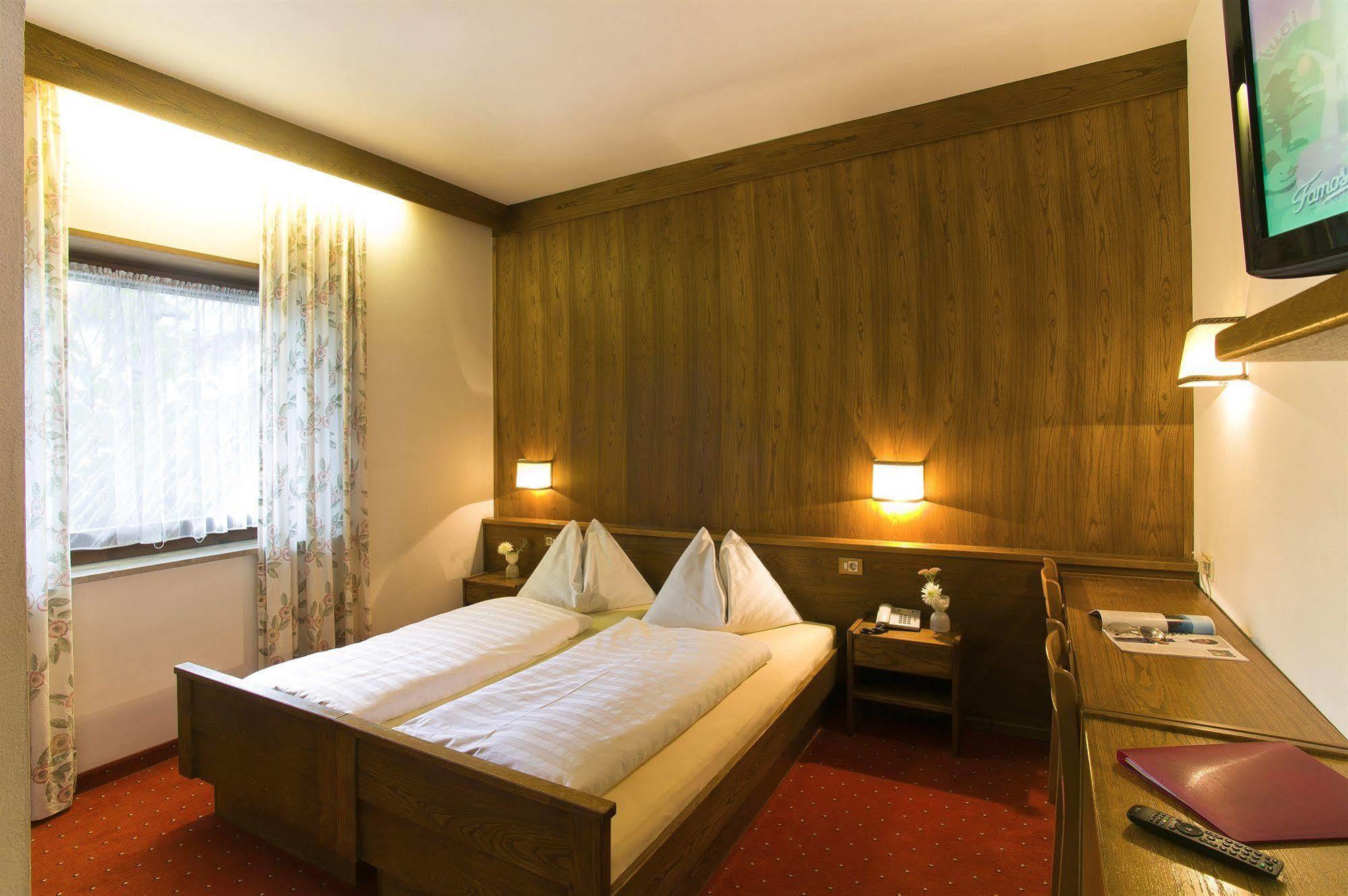Bed&Breakfast Pension Hilpold Lana Exterior foto