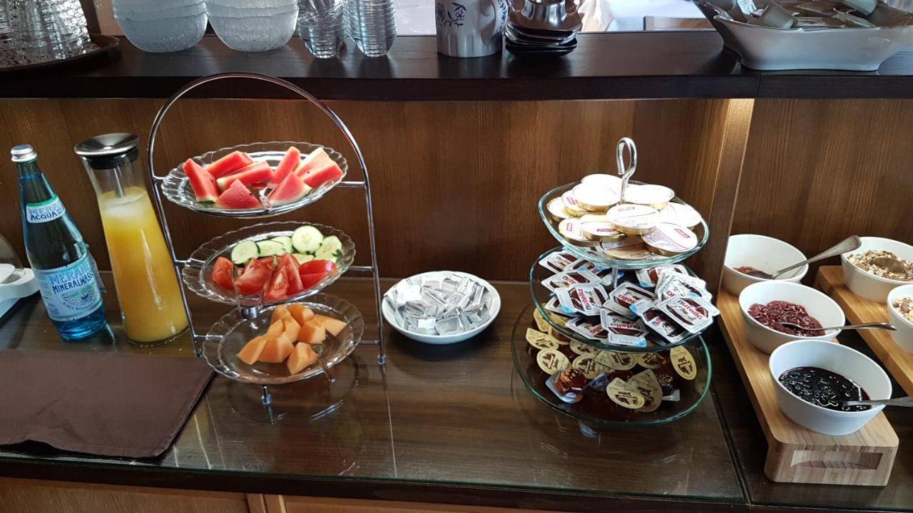 Bed&Breakfast Pension Hilpold Lana Exterior foto
